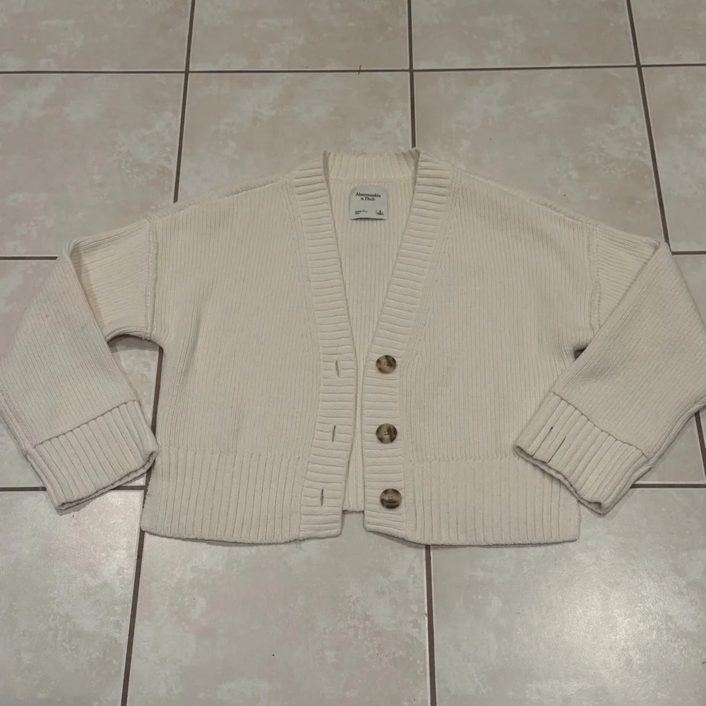 Abercrombie & Fitch Cream Chunky Button Cardigan - Picture 5 of 5